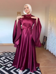 فستان ساتان بأكمام واسعة